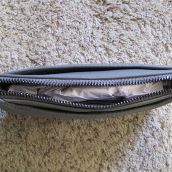 NWT Simply Vera Vera Wang gray wristlet - Picture 8 of 13